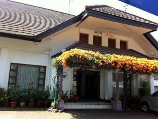 Catellya Guest House Cipaku Bandung Extérieur photo