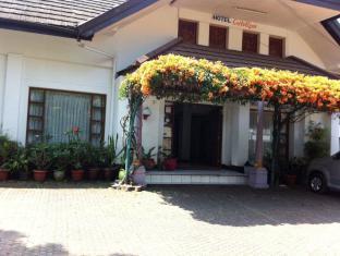 Catellya Guest House Cipaku Bandung Extérieur photo